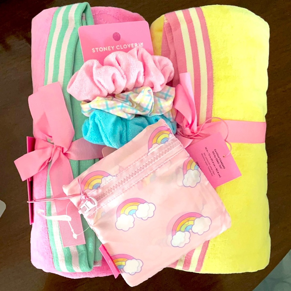 ☀️👙⛱ Stoney Clover Lane Summer Must Have Accesories!! Towels, Scrunchies & Bag